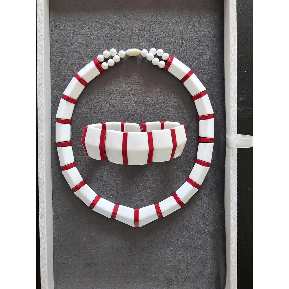 White And Red Retro Plastic Necklace And Bracelet
